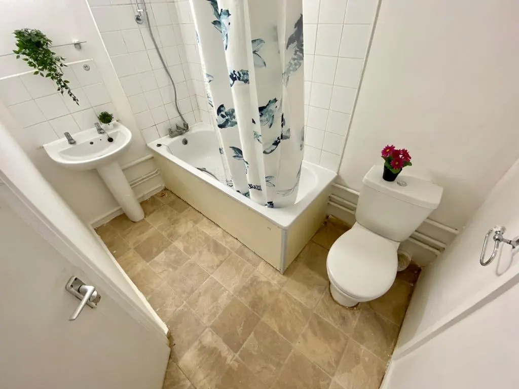 Double room near Imperial Wharf / Fulham Broadway